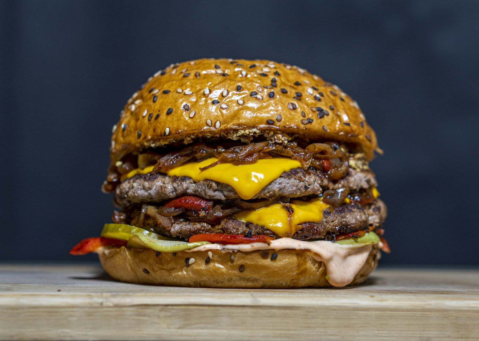 Image d'illustration — burger de restauration rapide ; la photo n'illustre pas un établissement Bioburger