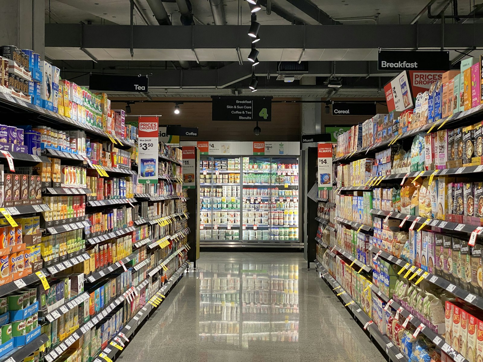 Image d'illustration — rayon d'épicerie dans une supérette de proximité