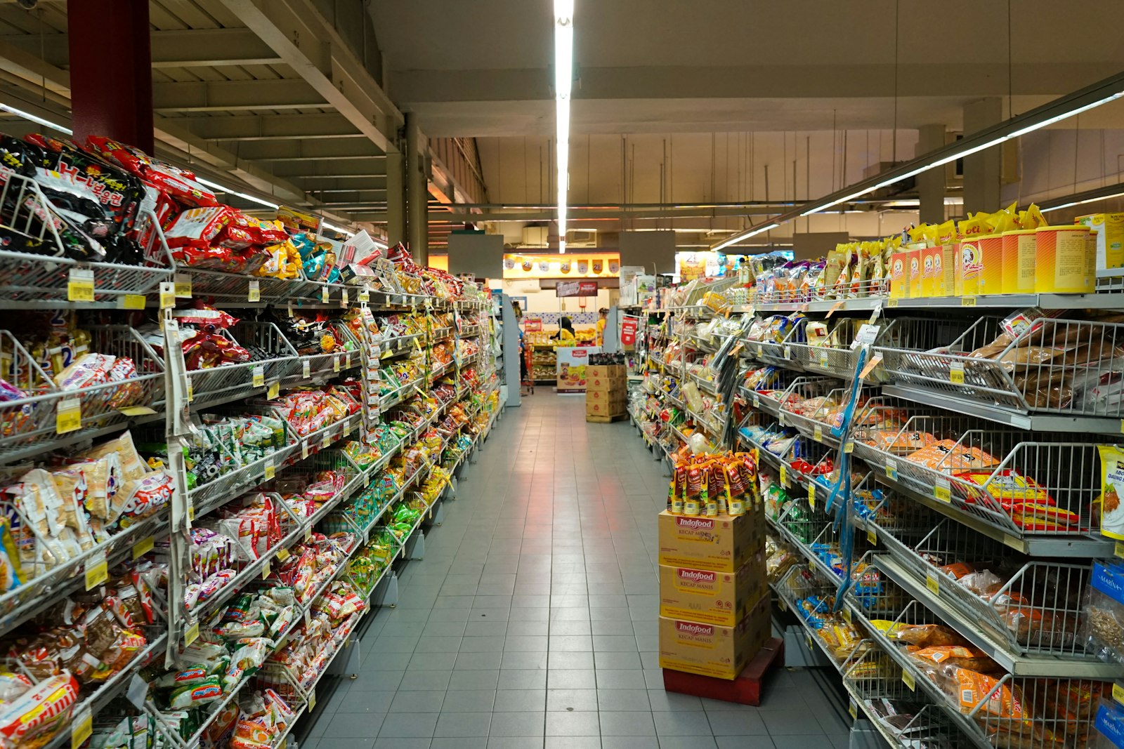 Image d'illustration — les rayons d'un supermarché. La consommation des ménages, moteur habituel de la croissance française, ne progresserait que de 0,2 % en 2026.
