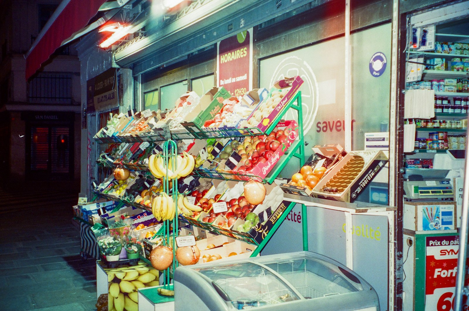 Image d'illustration — étal de fruits et légumes dans un commerce alimentaire.
