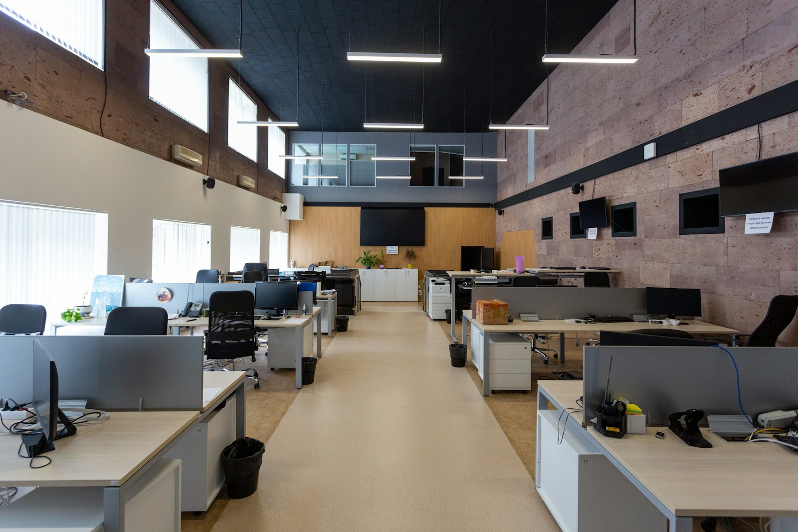 Image d'illustration — espace de travail collaboratif, startups tech