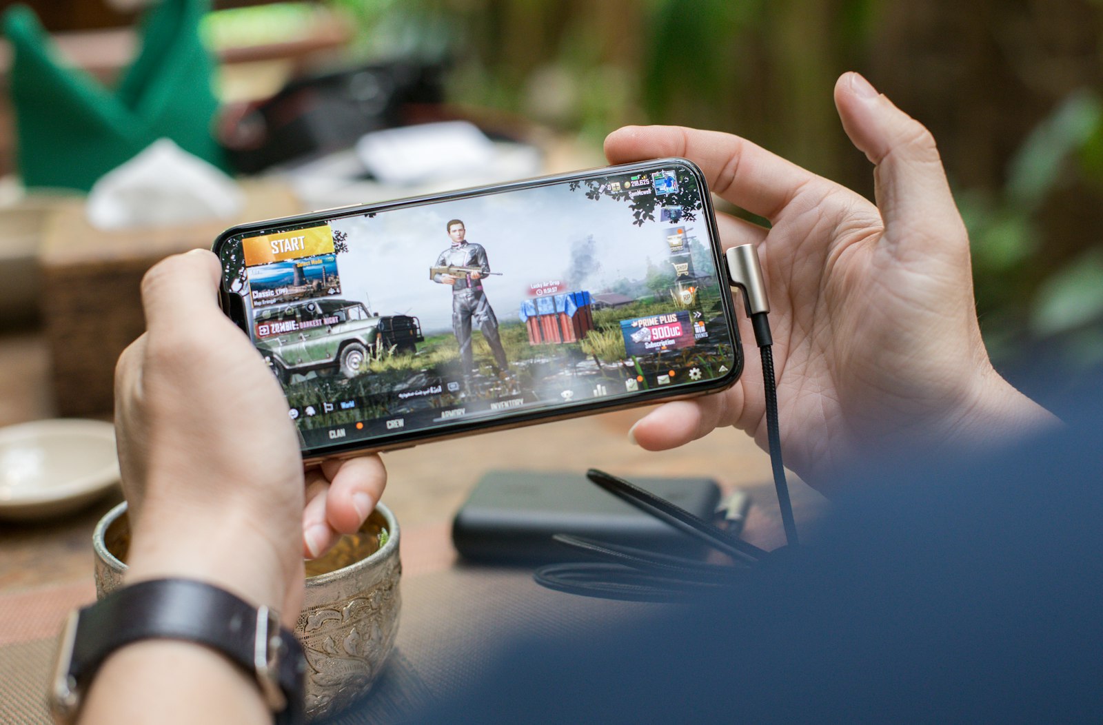 Image d'illustration — une partie de jeu vidéo sur smartphone. Gameloft est devenu le principal actif opérationnel de Vivendi.