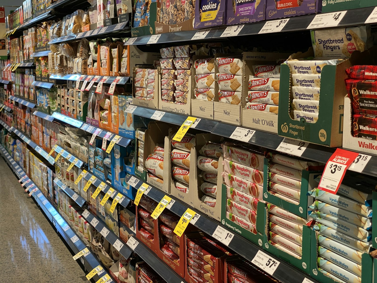 Image d'illustration — les rayons d'un supermarché. VusionGroup fournit les étiquettes électroniques et solutions connectées de la grande distribution.