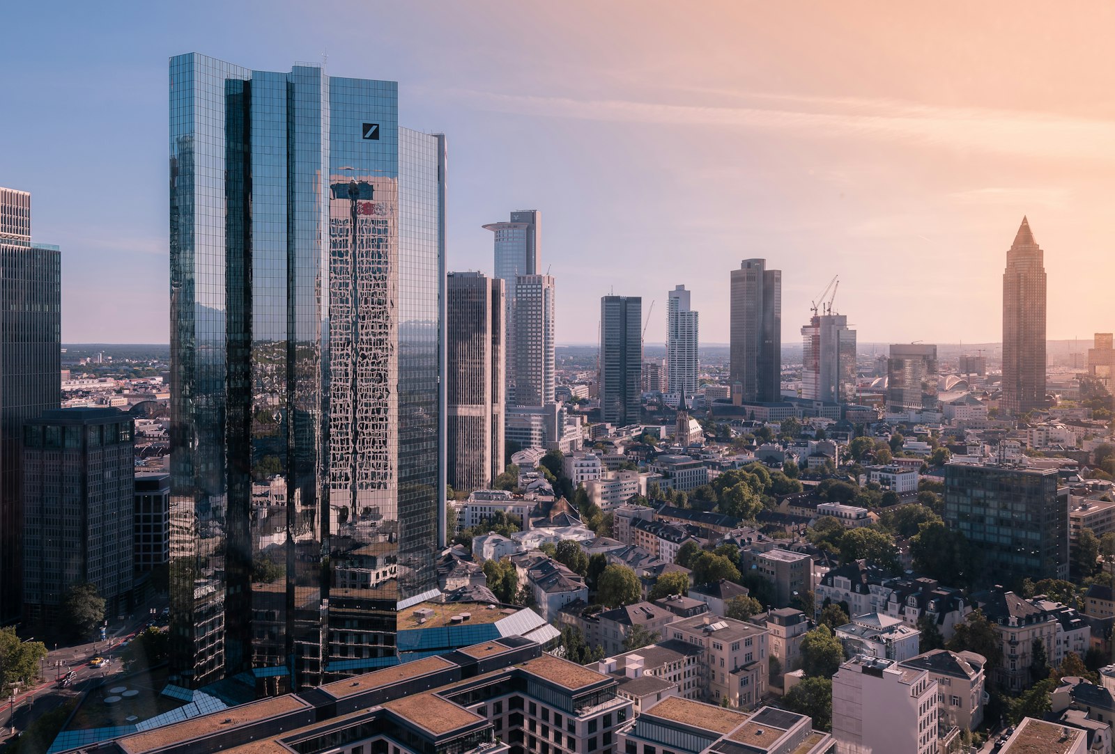Image d'illustration — le quartier financier de Francfort. La zone euro a mieux résisté que prévu au deuxième trimestre 2026.